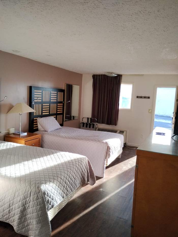 Double room sunlit Motel M Lewisburg