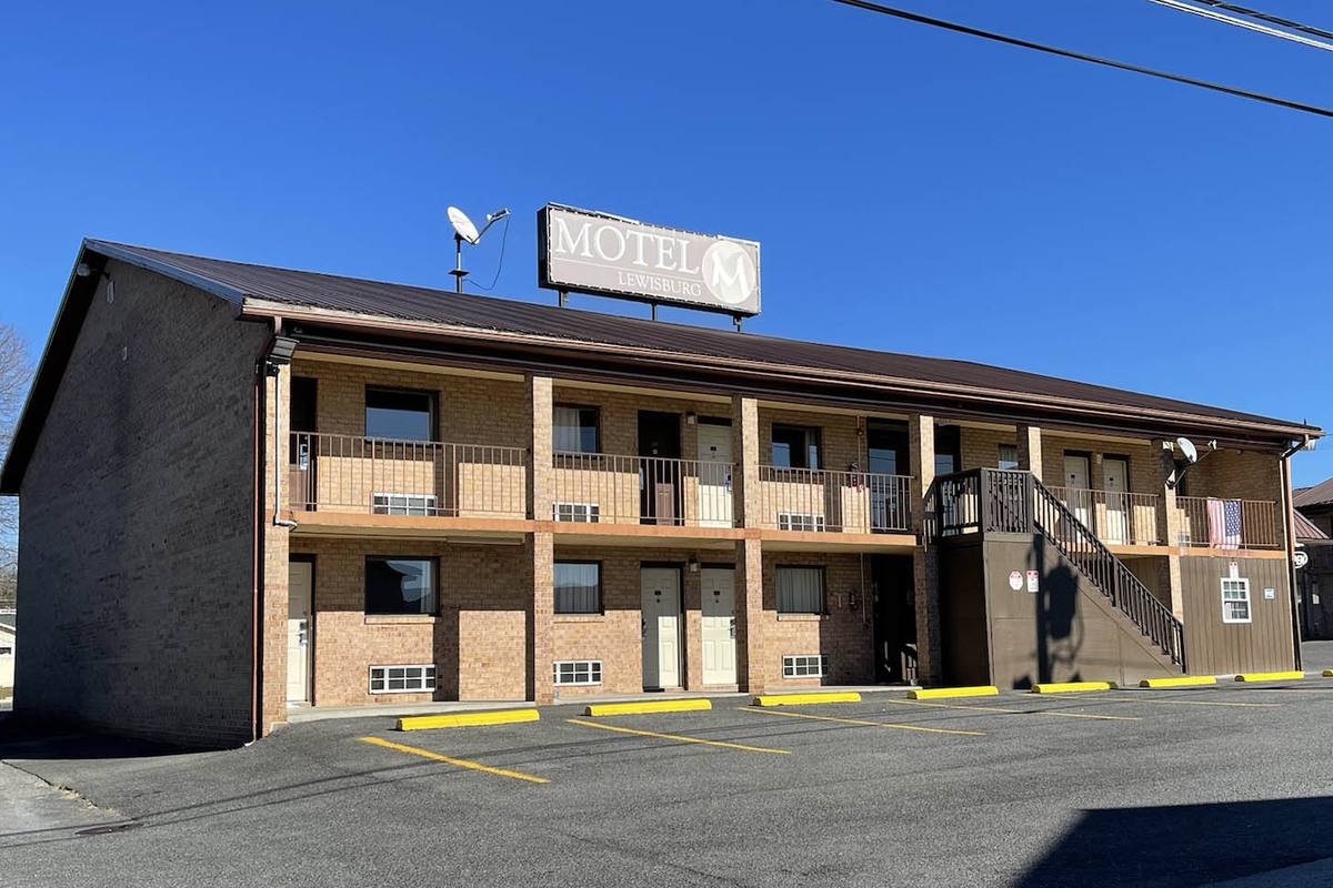 Motel M Lewisburg WV exterior — affordable motel near downtown
