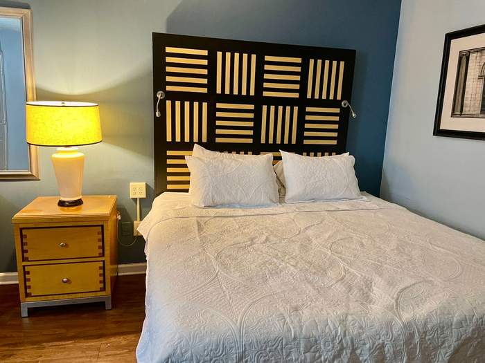 King room blue wall Motel M Lewisburg