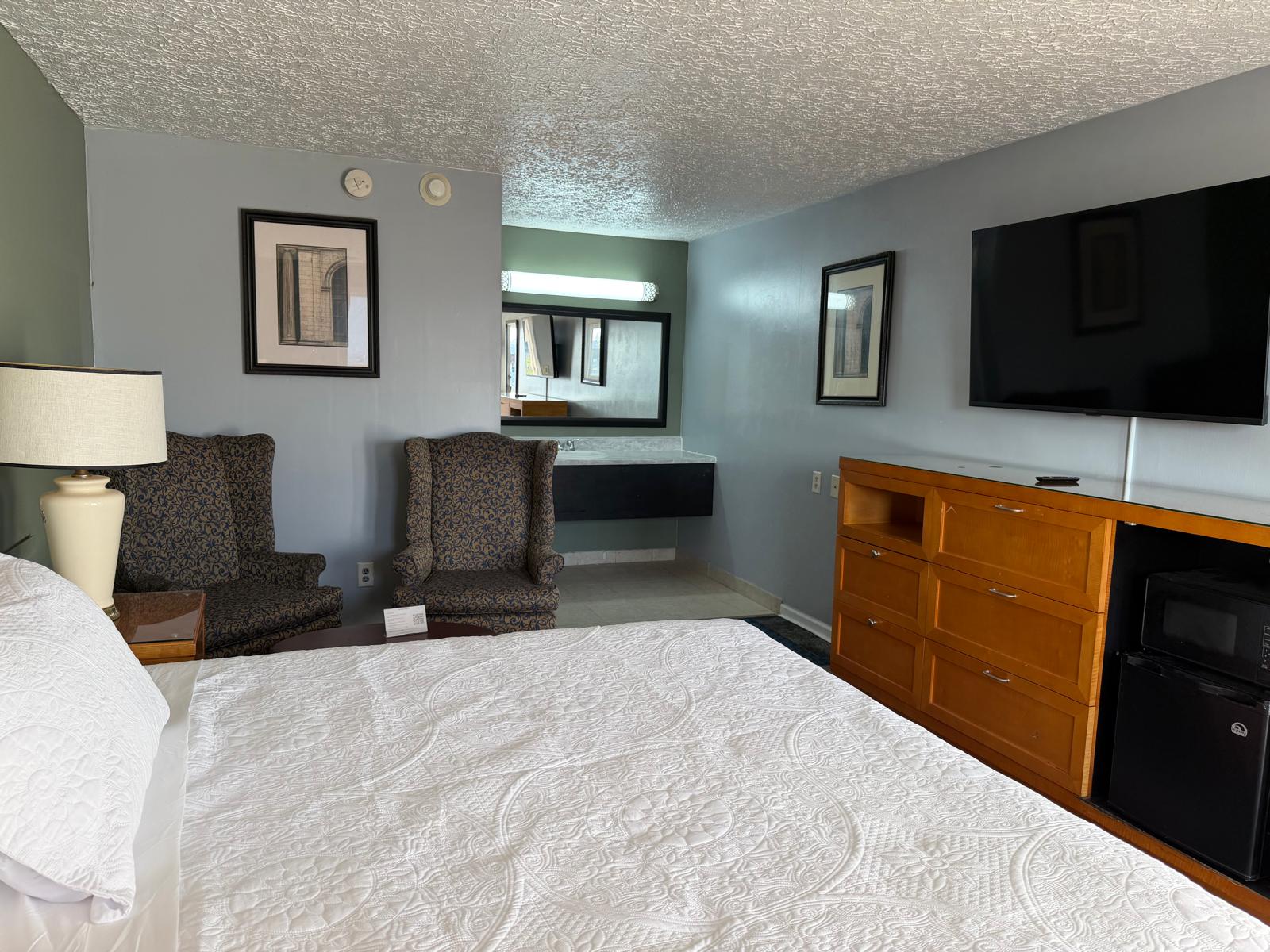 King room wide view Motel M Lewisburg